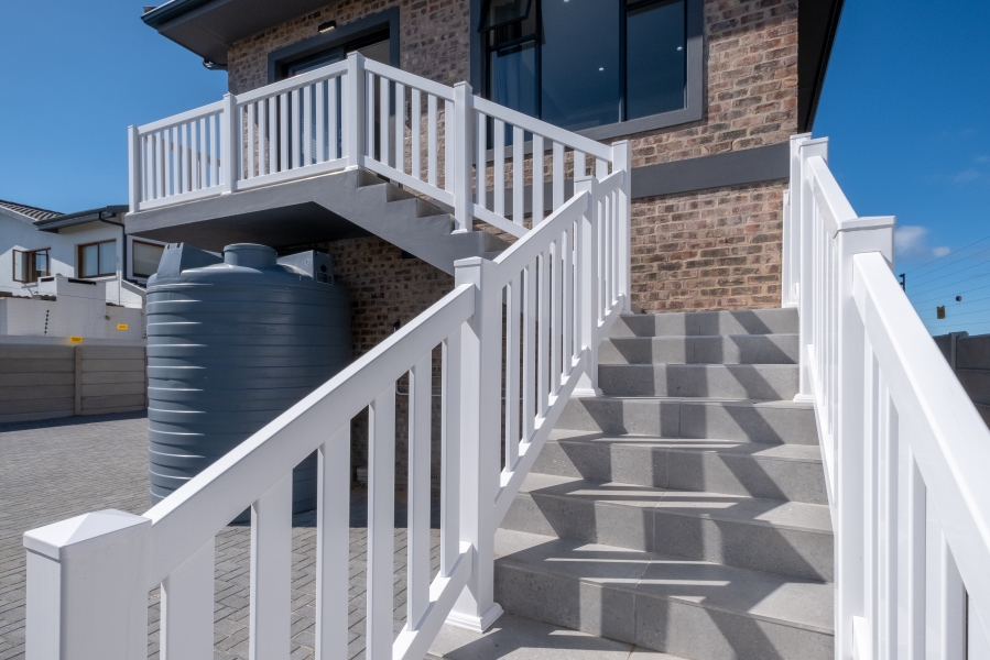 4 Bedroom Property for Sale in Kleinkrantz Western Cape